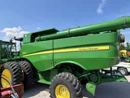 2015 John Deere S690 Image