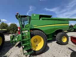 2015 John Deere S690 Image