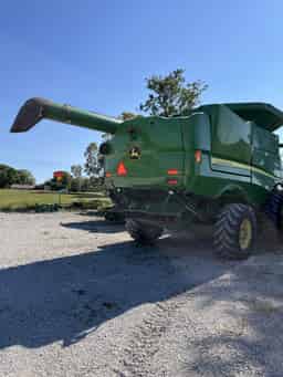 2014 John Deere S670 Image