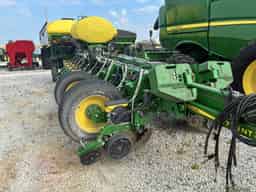 2014 John Deere 1775NT Image