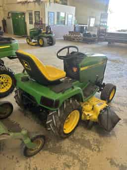 2001 John Deere 425 Image