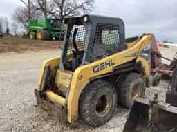 2015 Gehl R220 Image