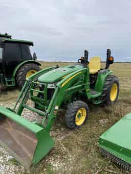 2016 John Deere 3033R Image
