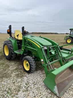 2016 John Deere 3033R Image