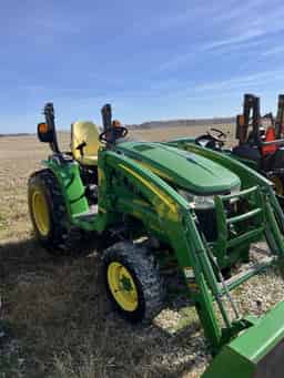 2016 John Deere 3033R Image