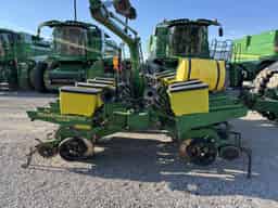 2002 John Deere 1760 Image
