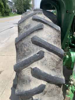 1981 John Deere 2940 Image