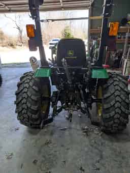 2015 John Deere 2032R Image