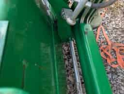 2015 John Deere 2032R Image