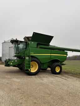 2012 John Deere S680 Image