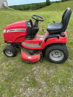 Massey Ferguson 2723 Image