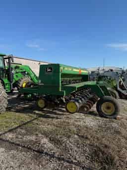 1991 John Deere 750 Image