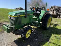 1998 John Deere 870 Image