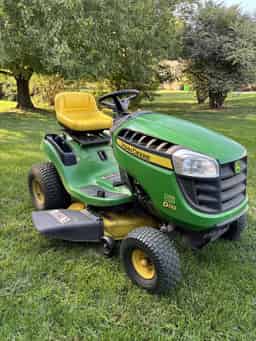 2011 John Deere D110 Image