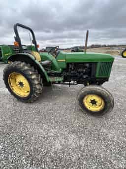 1992 John Deere 5200 Image