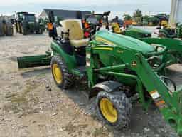 2021 John Deere 2025R Image