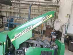 2001 John Deere 5105 Image