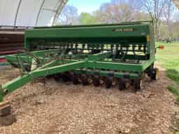 1991 John Deere 750 Image
