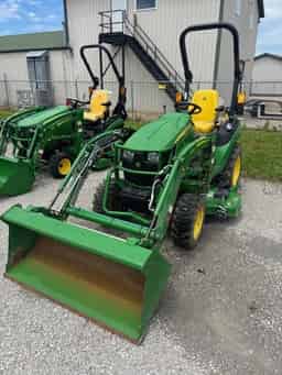 2022 John Deere 2025R Image