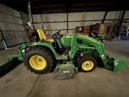 2022 John Deere 3033R Image