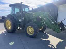 2016 John Deere 6135E Image