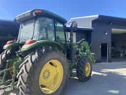2016 John Deere 6135E Image