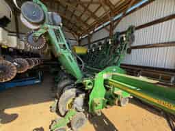 2004 John Deere 1790 Image