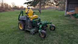 2022 John Deere Z735M Image