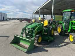 2013 John Deere 2032R Image