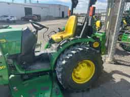 2013 John Deere 2032R Image
