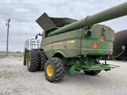 2014 John Deere S670 Image