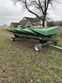 1998 John Deere 693 Image