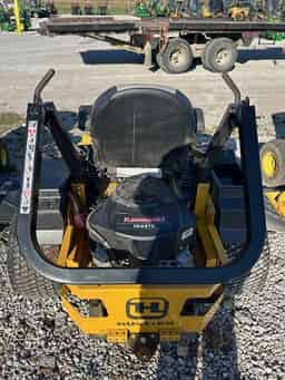 2016 Hustler FasTrak 23 Image