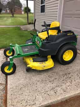 2015 John Deere Z425 Image