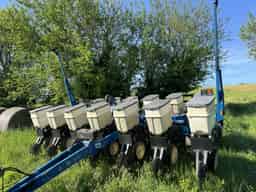 1999 Kinze 2000 Image