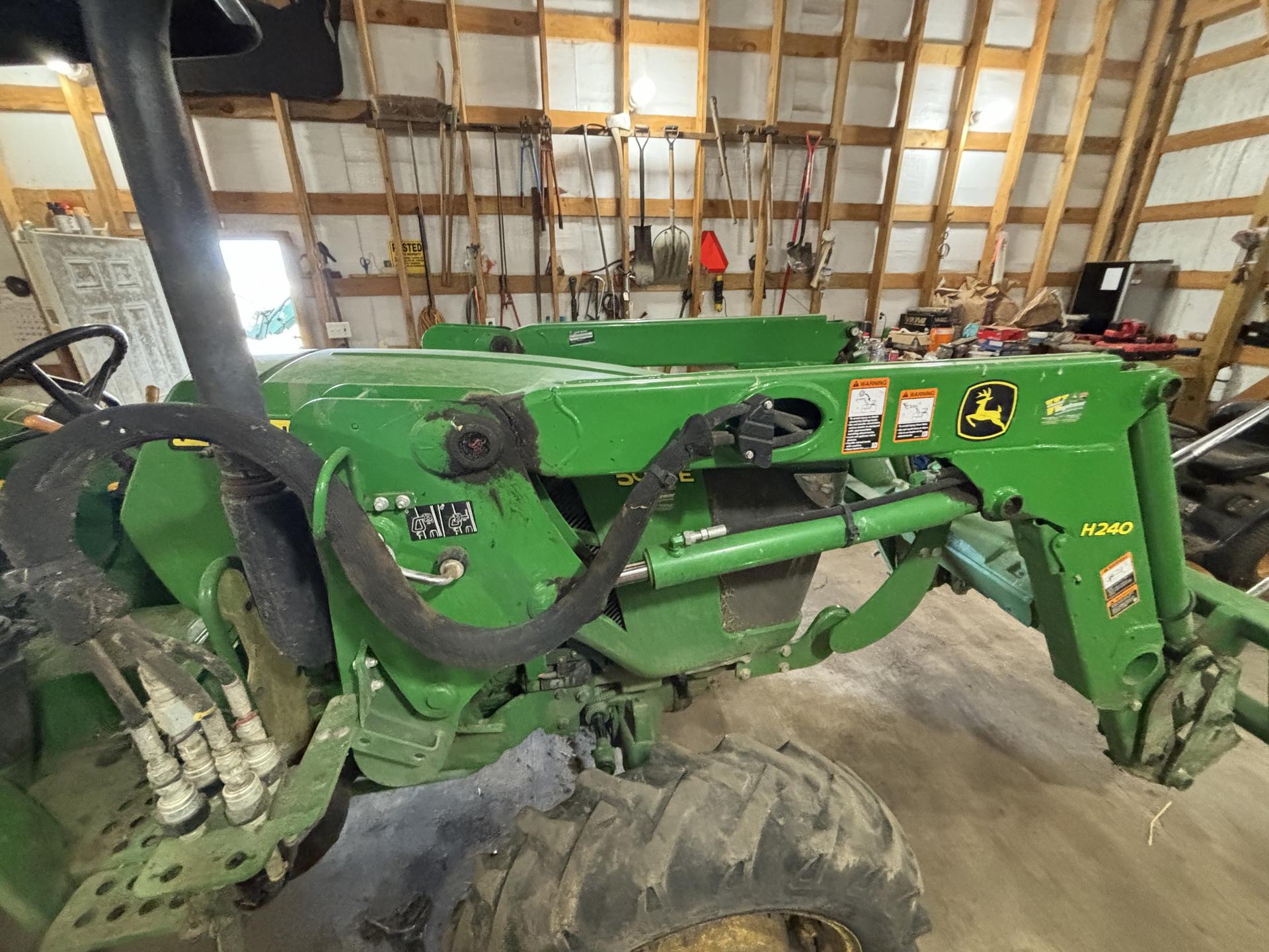 2016 John Deere 5075E