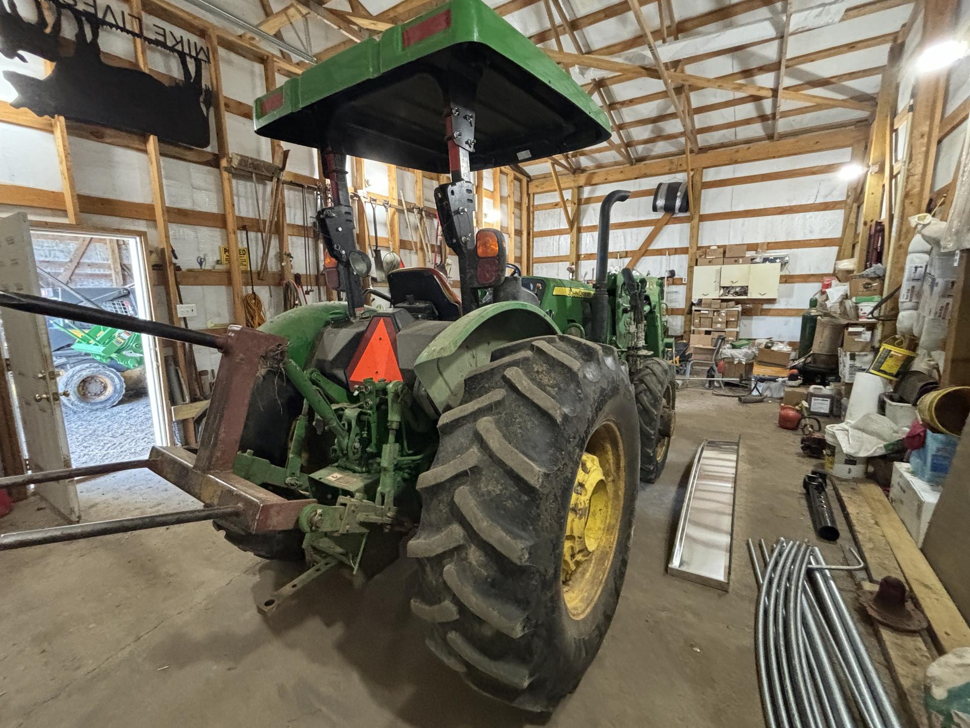 2016 John Deere 5075E