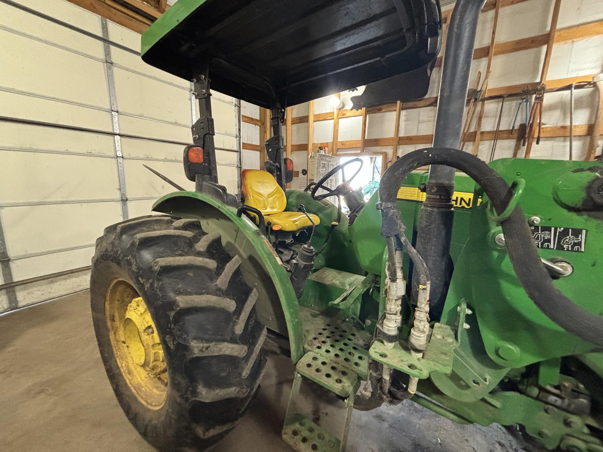 2016 John Deere 5075E