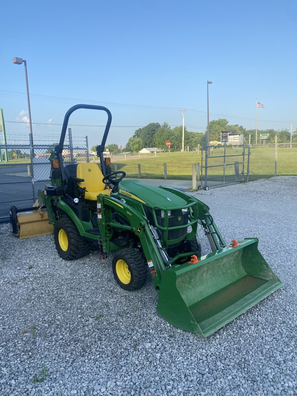 2021 John Deere 1025R Image