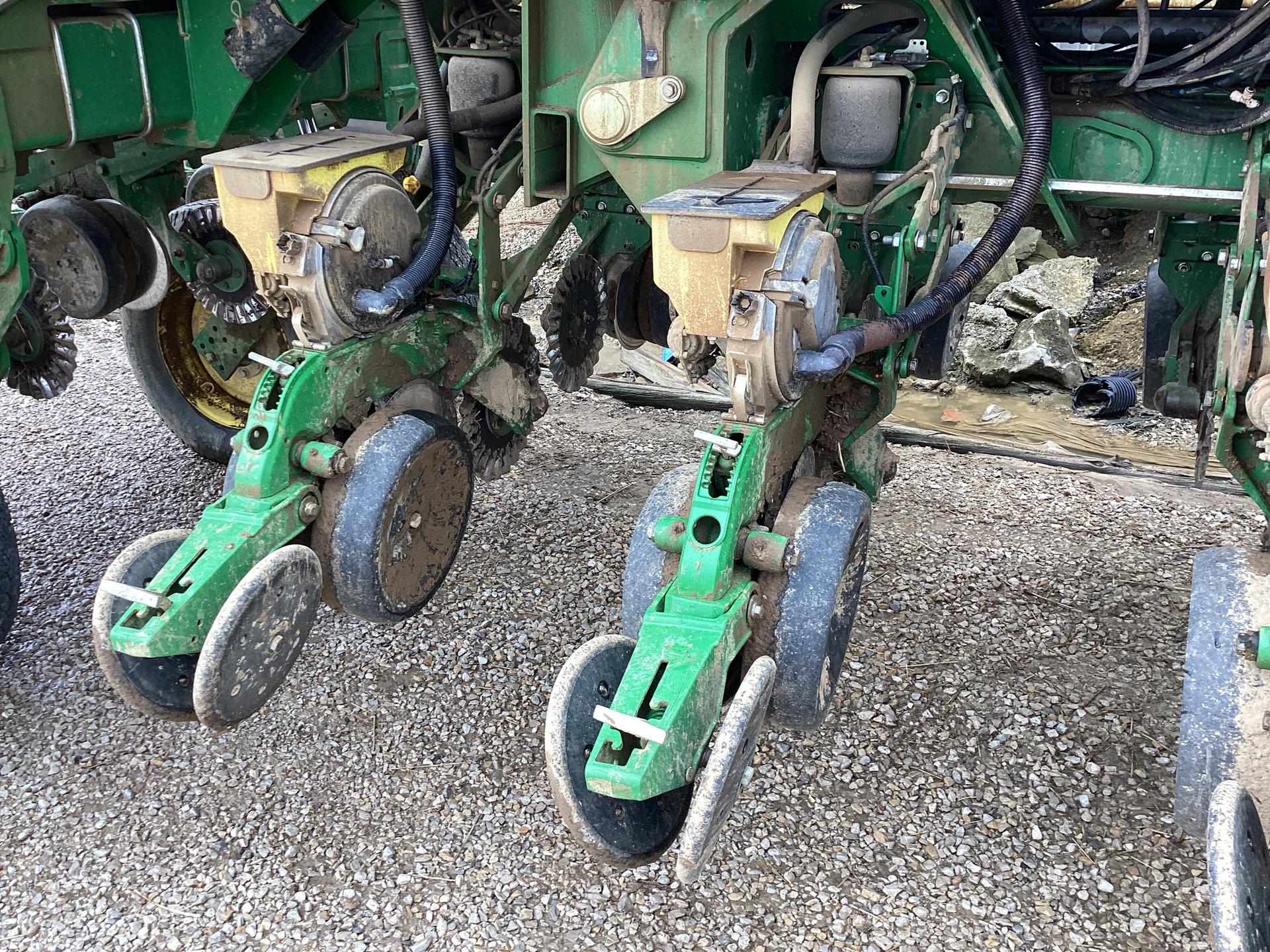 2015 John Deere 1795 Image