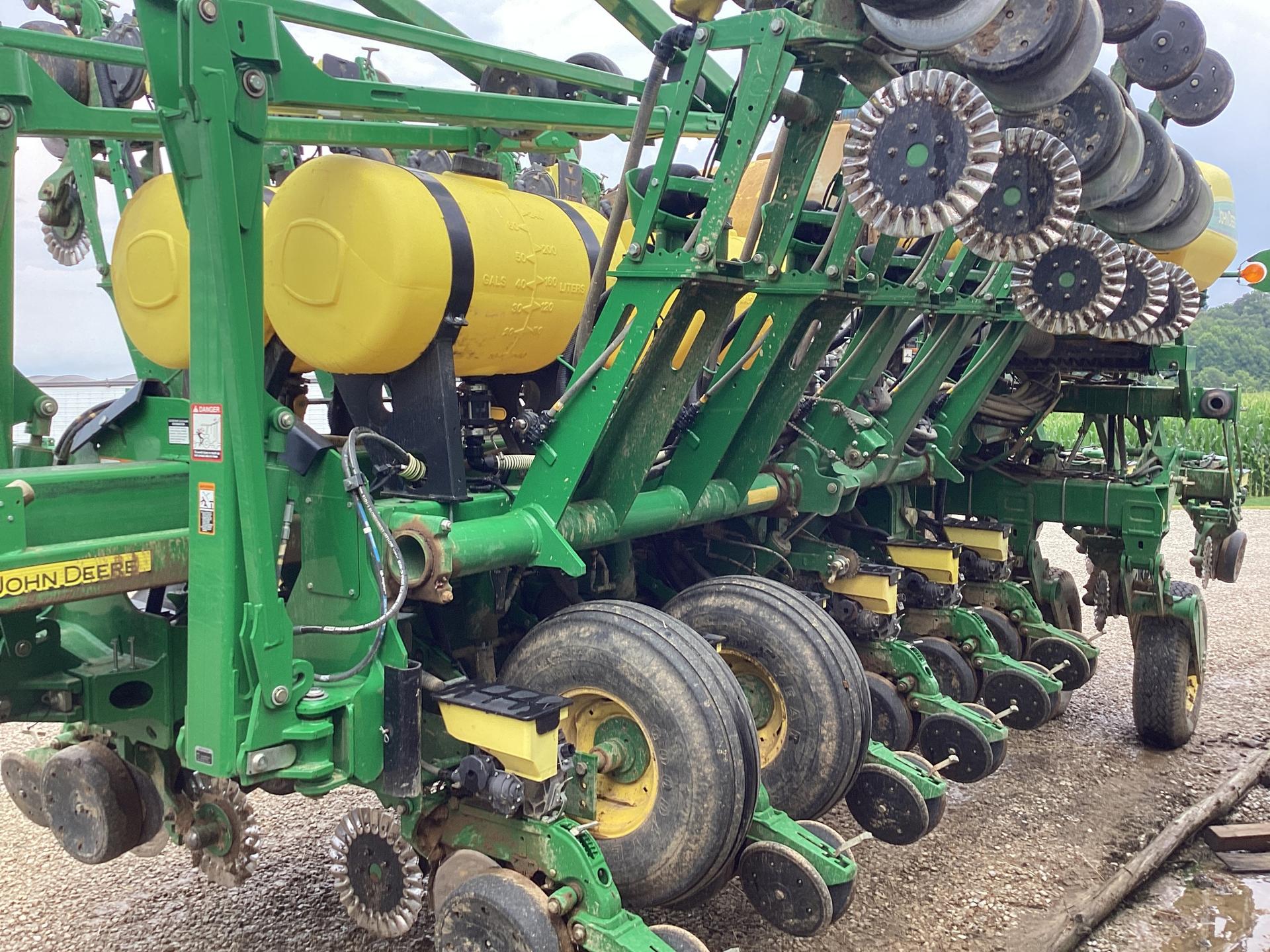 2015 John Deere 1795 Image