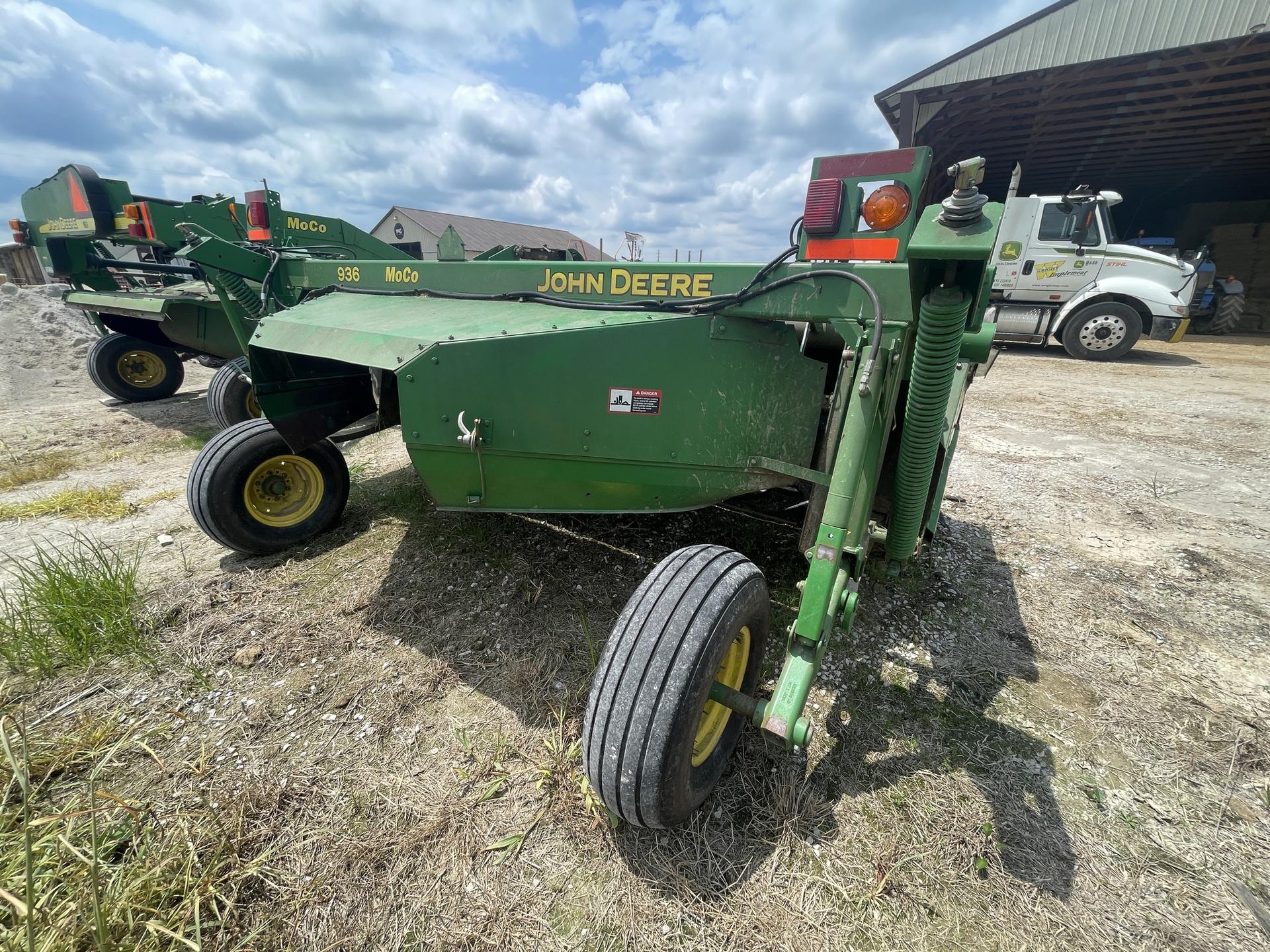 2001 John Deere 936