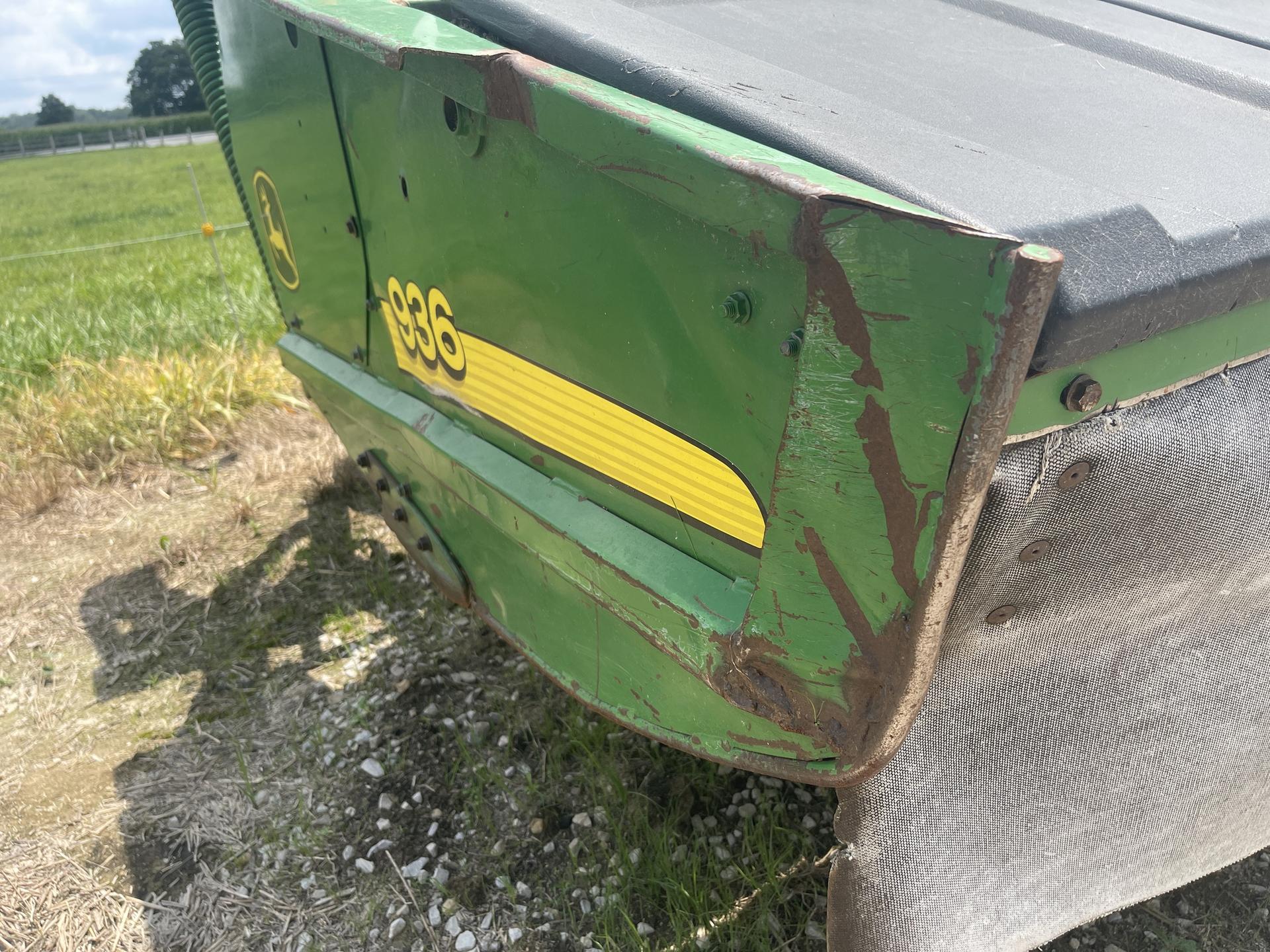 2001 John Deere 936