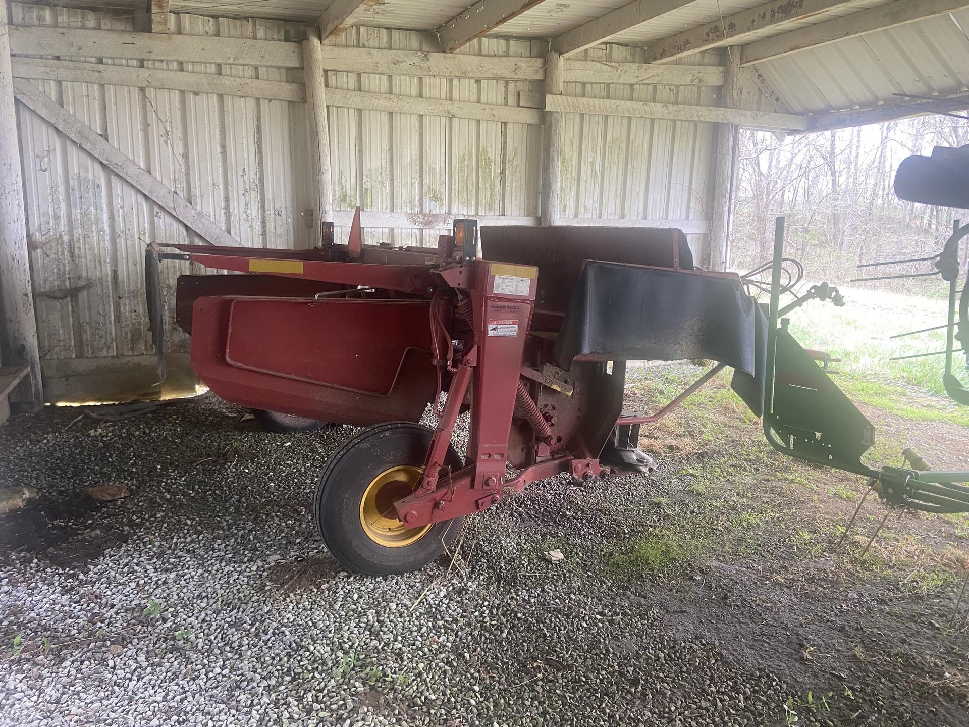 2011 New Holland H7330 Image