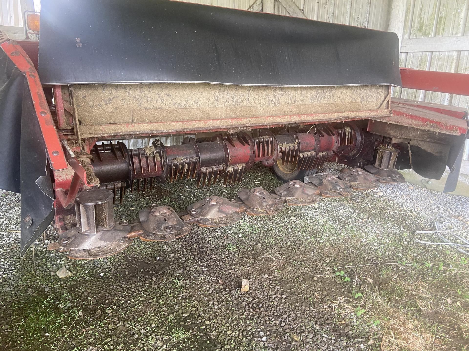 2011 New Holland H7330 Image