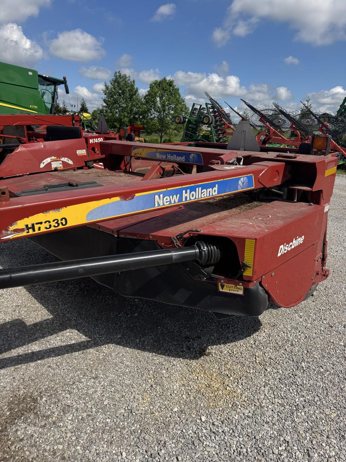 2011 New Holland H7330 Image