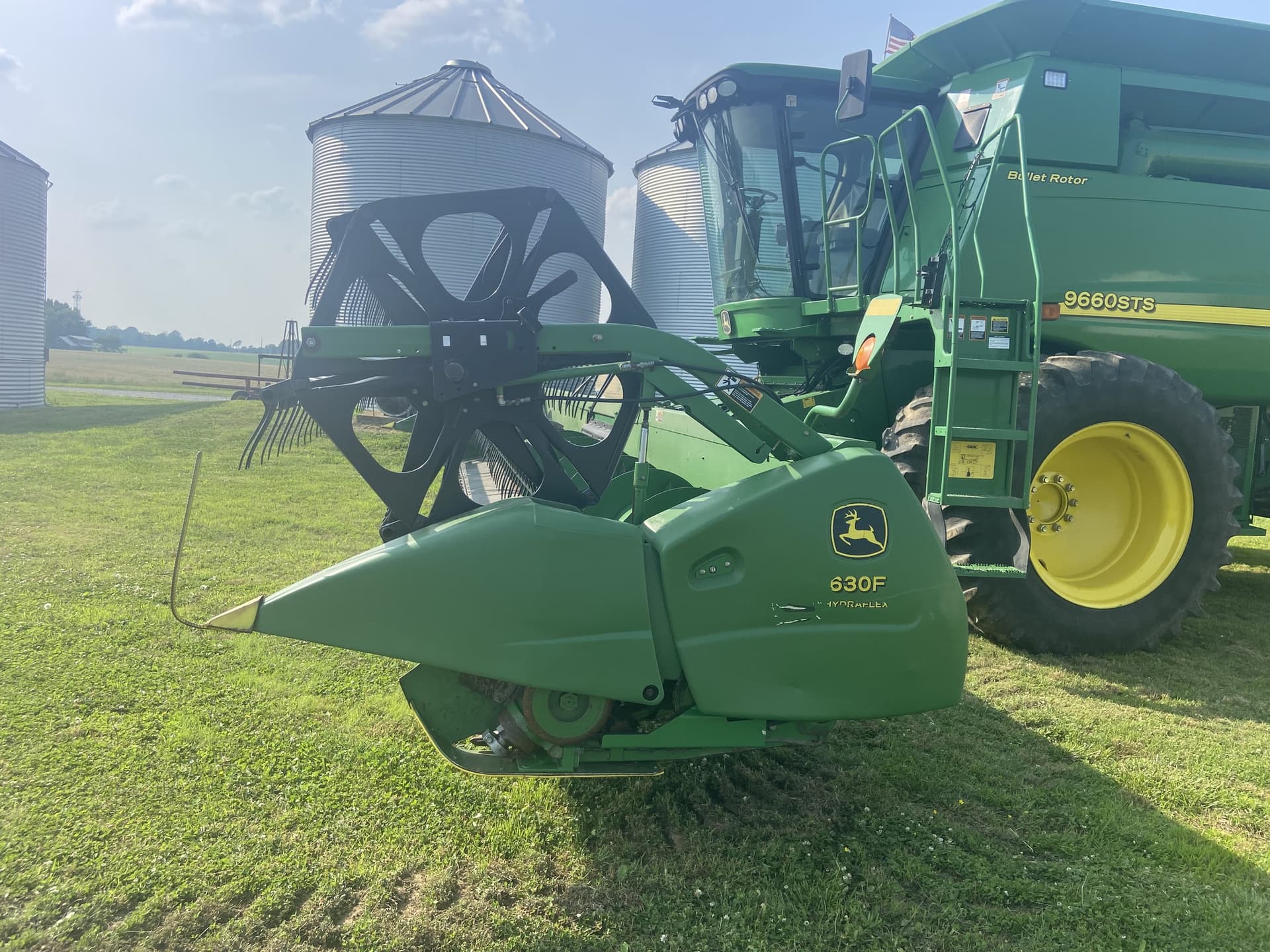 2004 John Deere 630F Image