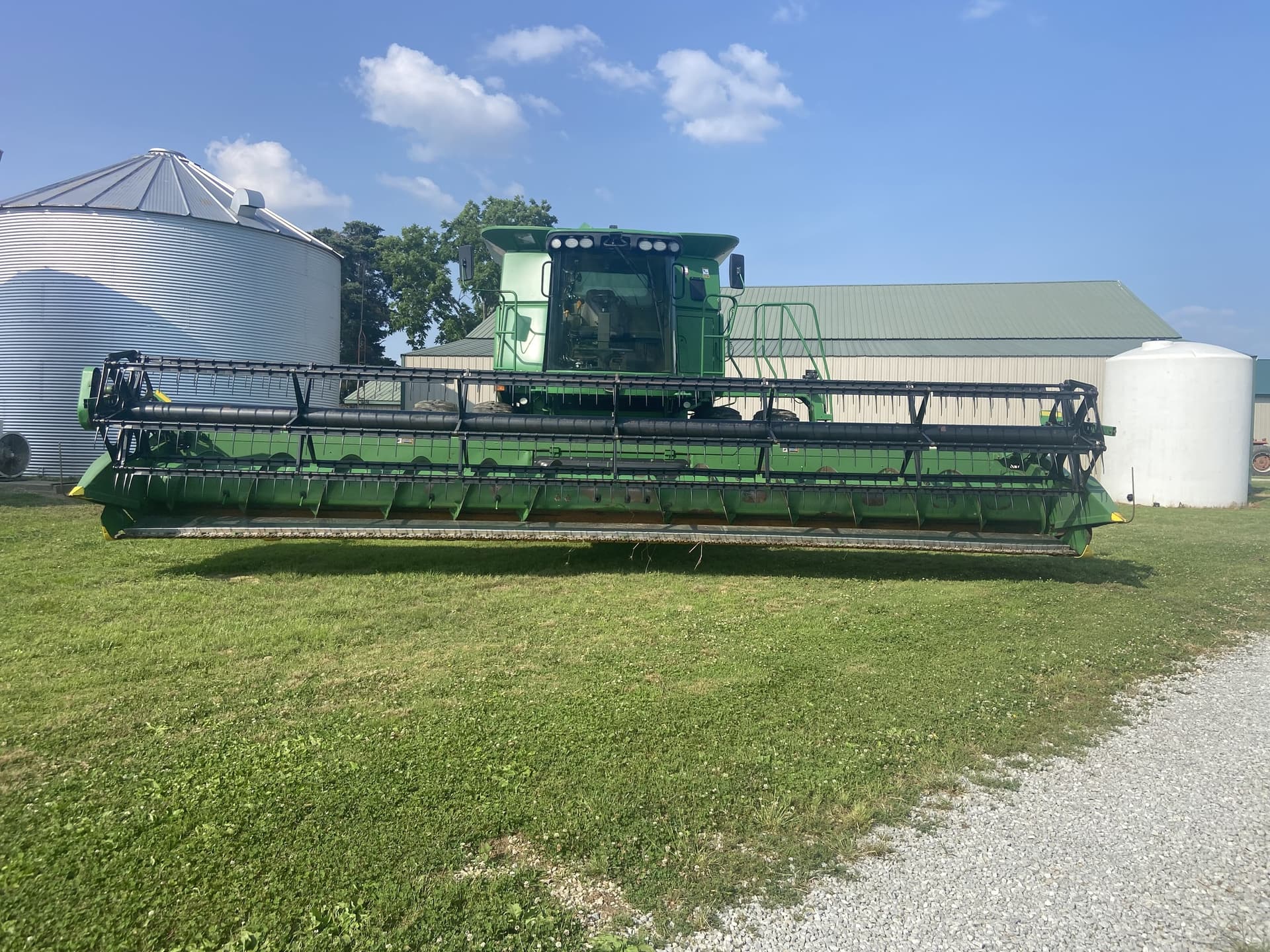 2004 John Deere 630F Image