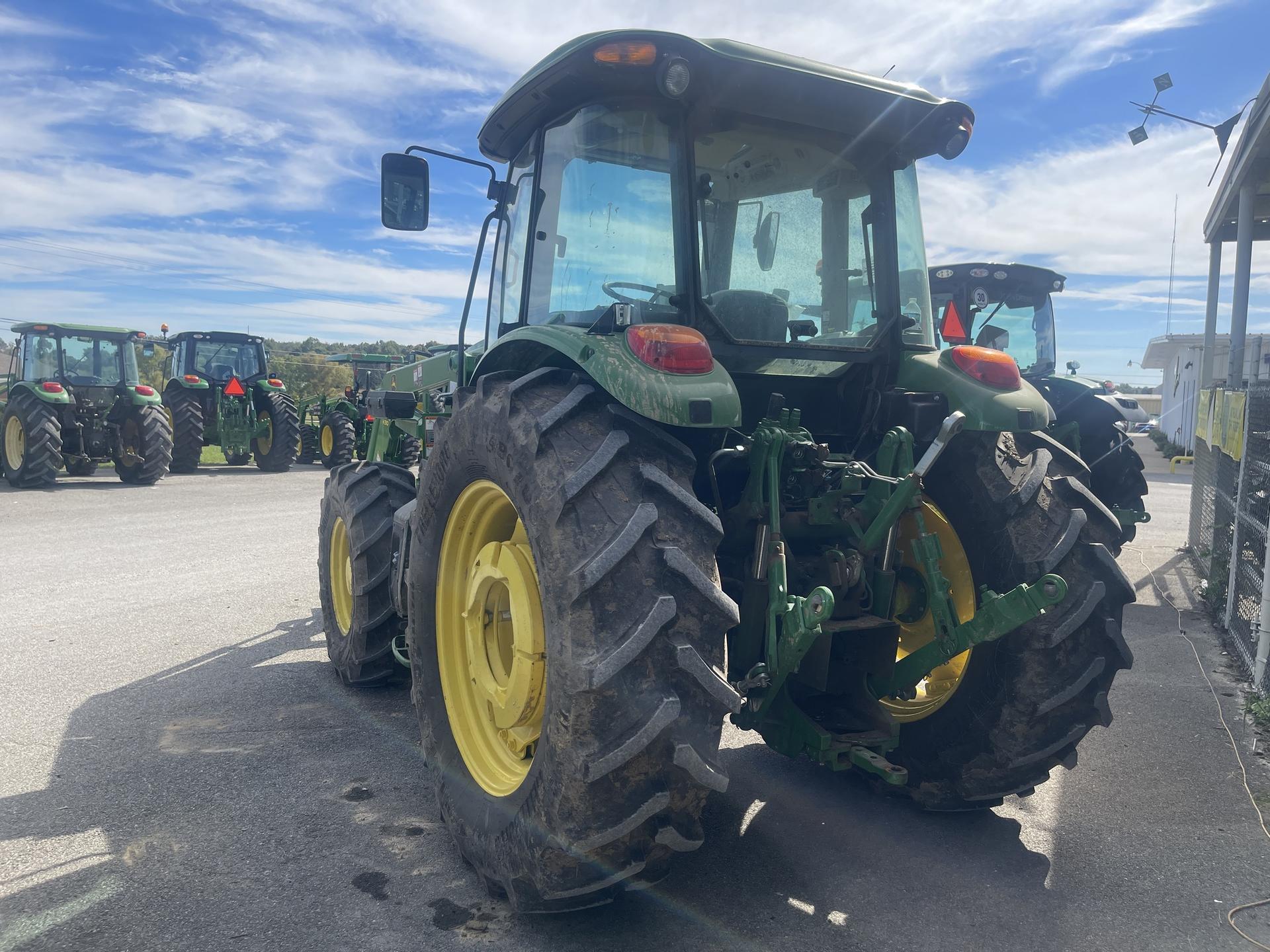 2022 John Deere 6105E cab