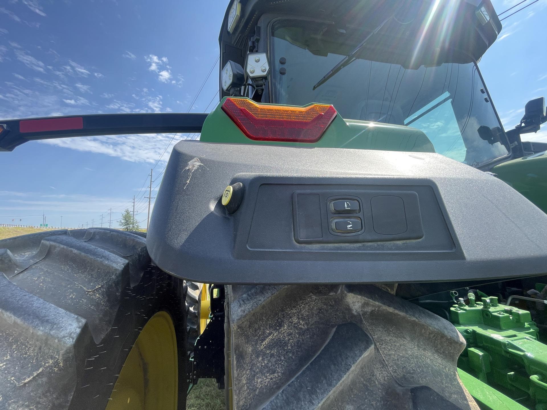 2022 John Deere 8R 370